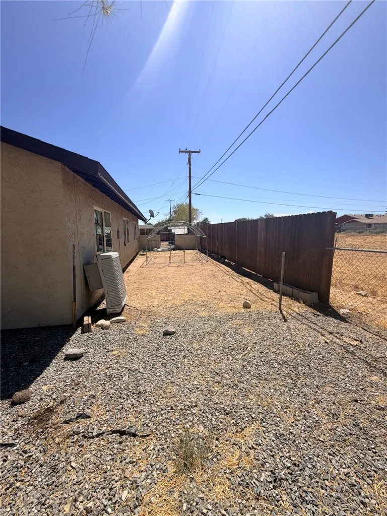 18265 Larkspur Adelanto, CA 92301