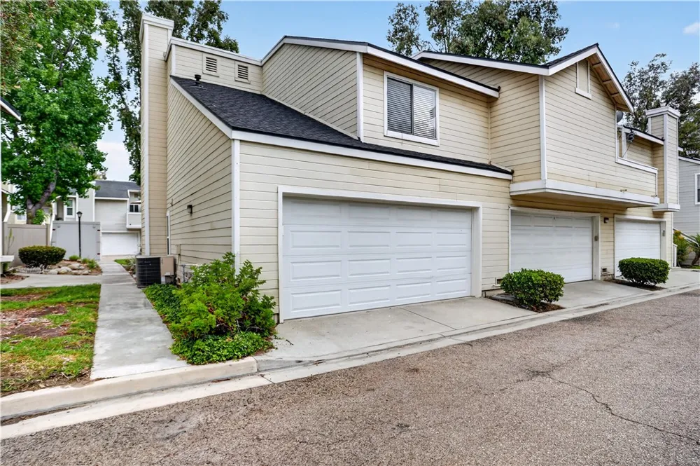 6211 Plymouth Court #114 Yorba Linda, CA 92887