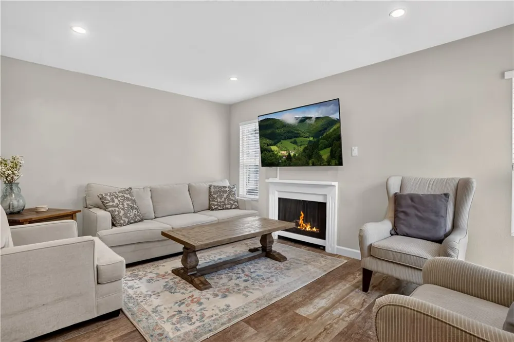 6211 Plymouth Court #114 Yorba Linda, CA 92887