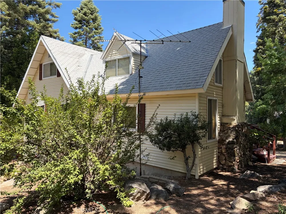 5974 Pine Angelus Oaks, CA 92305