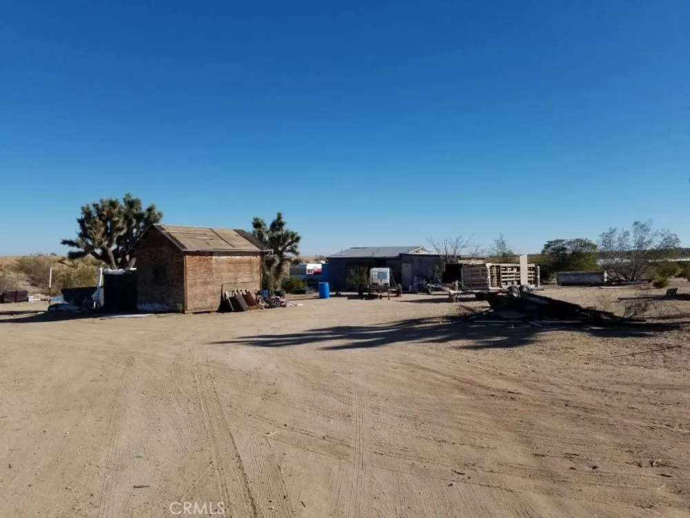 18501 Fort Tejon Road Llano, CA 93544