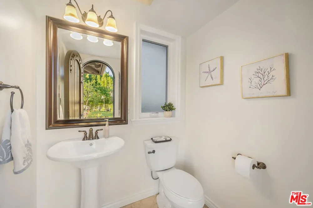 25420 Prado De Azul Calabasas, CA 91302