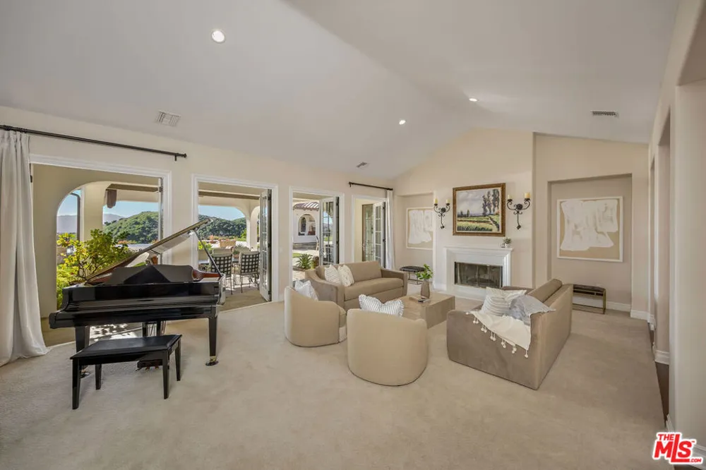25420 Prado De Azul Calabasas, CA 91302