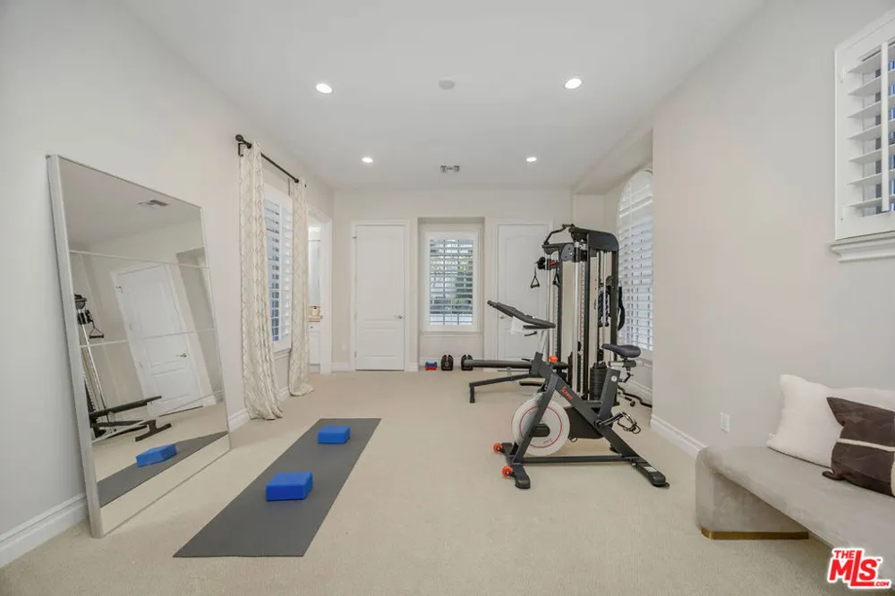 25420 Prado De Azul Calabasas, CA 91302