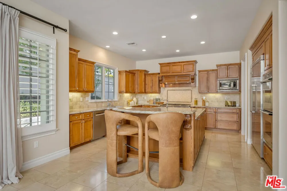 25420 Prado De Azul Calabasas, CA 91302