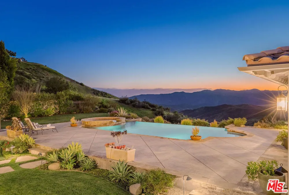 25420 Prado De Azul Calabasas, CA 91302
