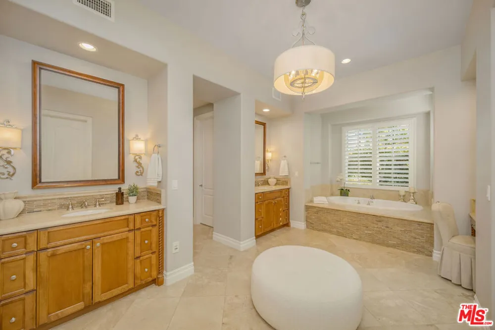 25420 Prado De Azul Calabasas, CA 91302