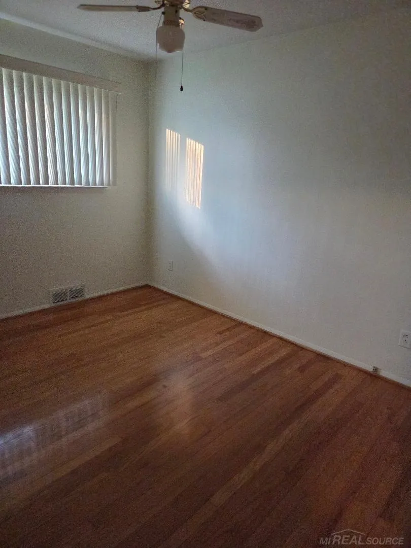 16816 Hans Court Fraser City, MI 48026