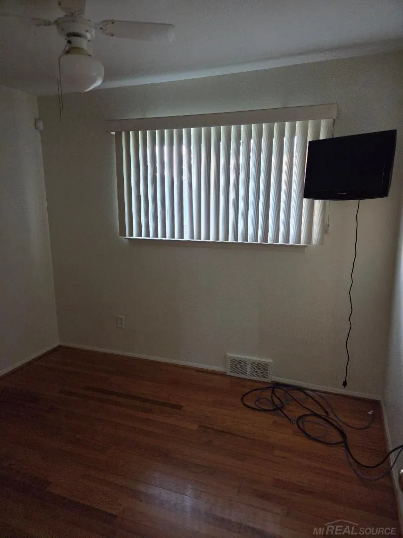 16816 Hans Court Fraser City, MI 48026