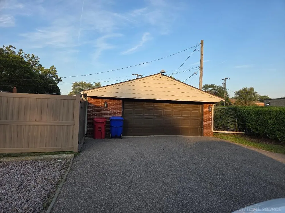 16816 Hans Court Fraser City, MI 48026