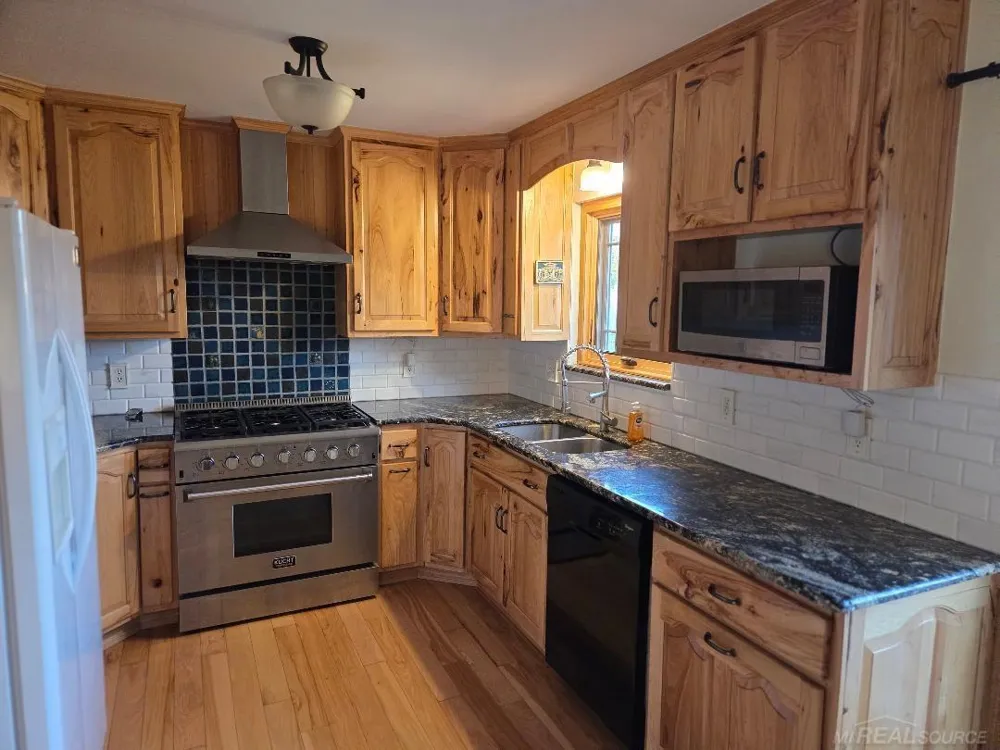 16816 Hans Court Fraser City, MI 48026