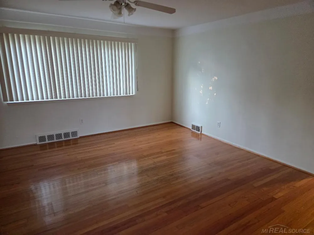 16816 Hans Court Fraser City, MI 48026
