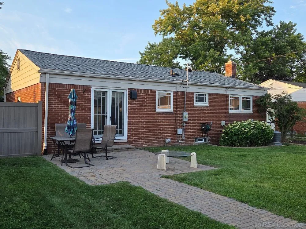 16816 Hans Court Fraser City, MI 48026