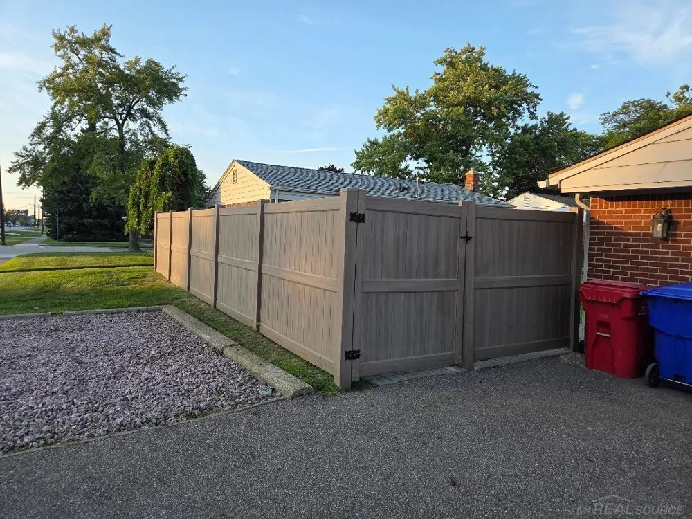 16816 Hans Court Fraser City, MI 48026