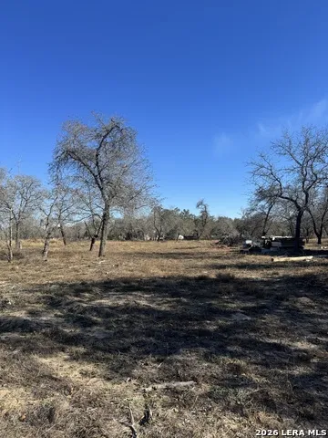 122 WOODCREST RD Somerset, TX 78069