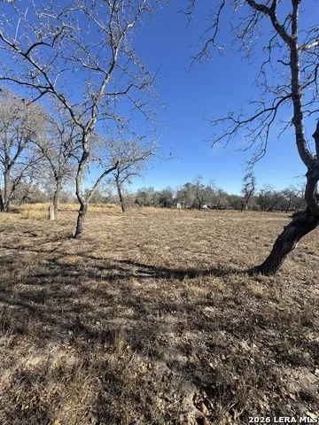 122 WOODCREST RD Somerset, TX 78069