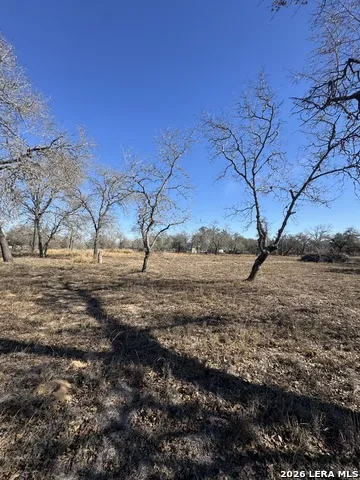 122 WOODCREST RD Somerset, TX 78069