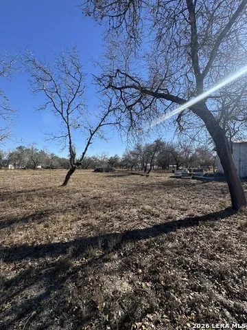 122 WOODCREST RD Somerset, TX 78069