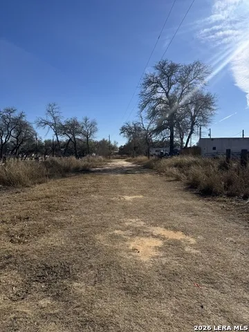 122 WOODCREST RD Somerset, TX 78069