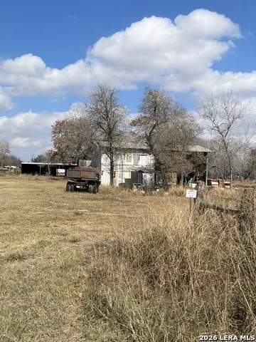 122 WOODCREST RD Somerset, TX 78069