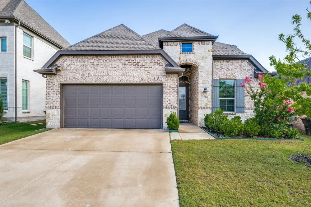 1234 Stagecoach Trail Justin, TX 76247