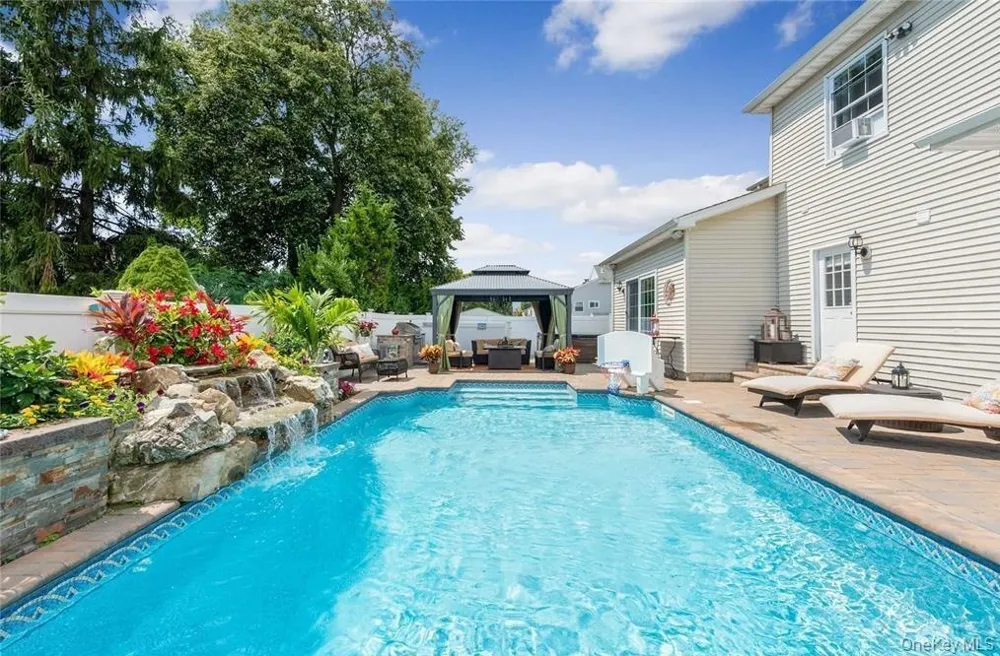 2800 Janet Avenue North Bellmore, NY 11710