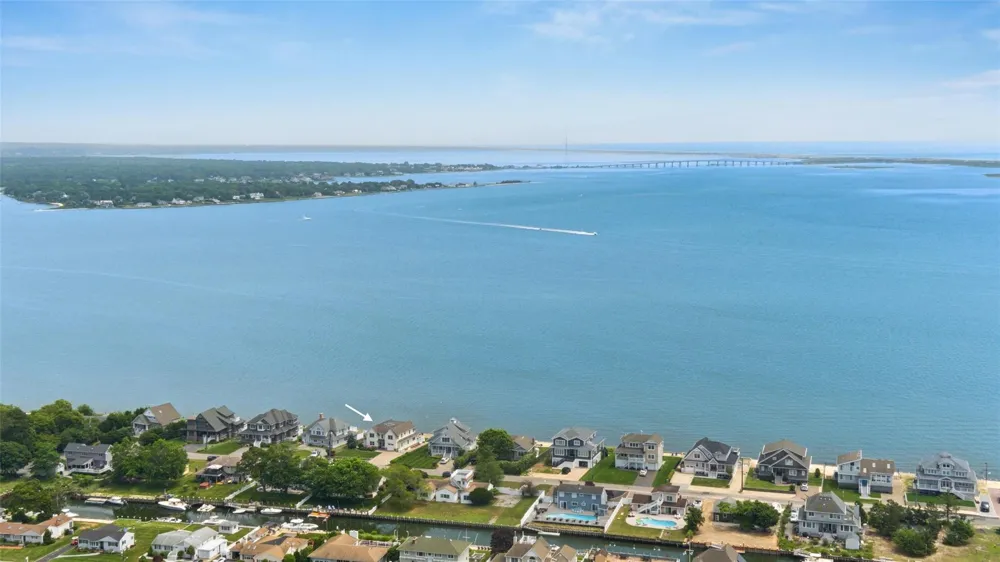 9 Shinnecock Road East Quogue, NY 11942