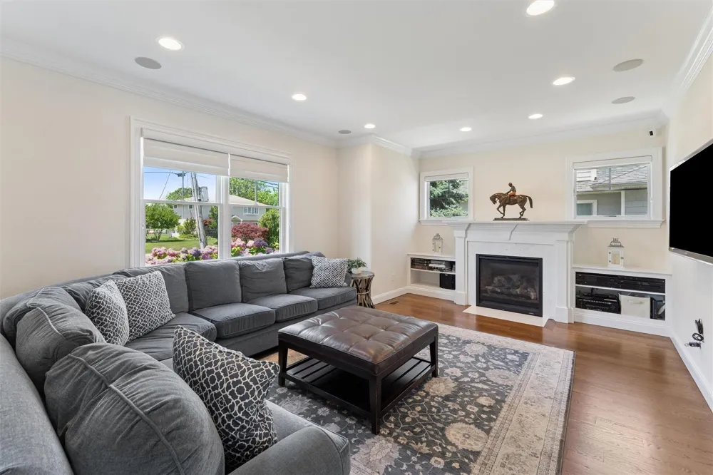 9 Shinnecock Road East Quogue, NY 11942
