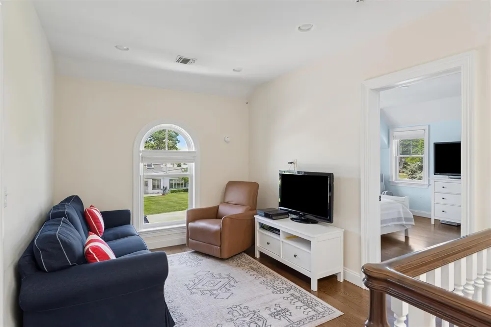 9 Shinnecock Road East Quogue, NY 11942