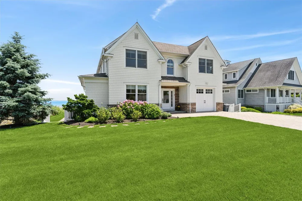 9 Shinnecock Road East Quogue, NY 11942