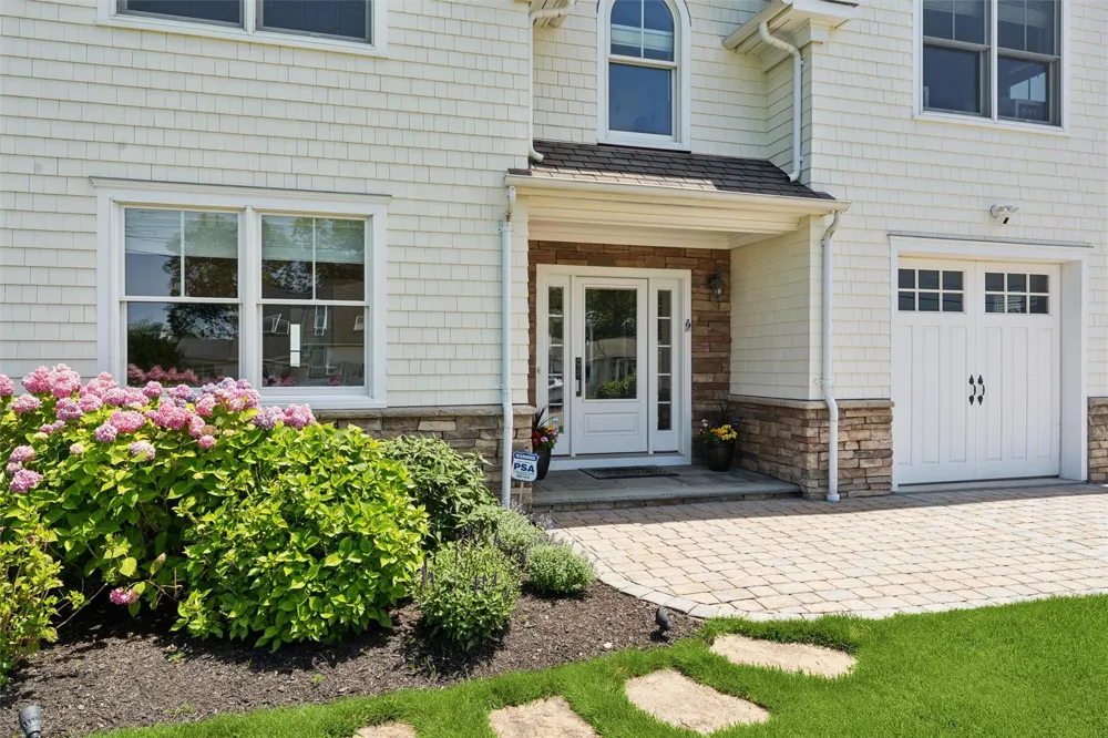 9 Shinnecock Road East Quogue, NY 11942