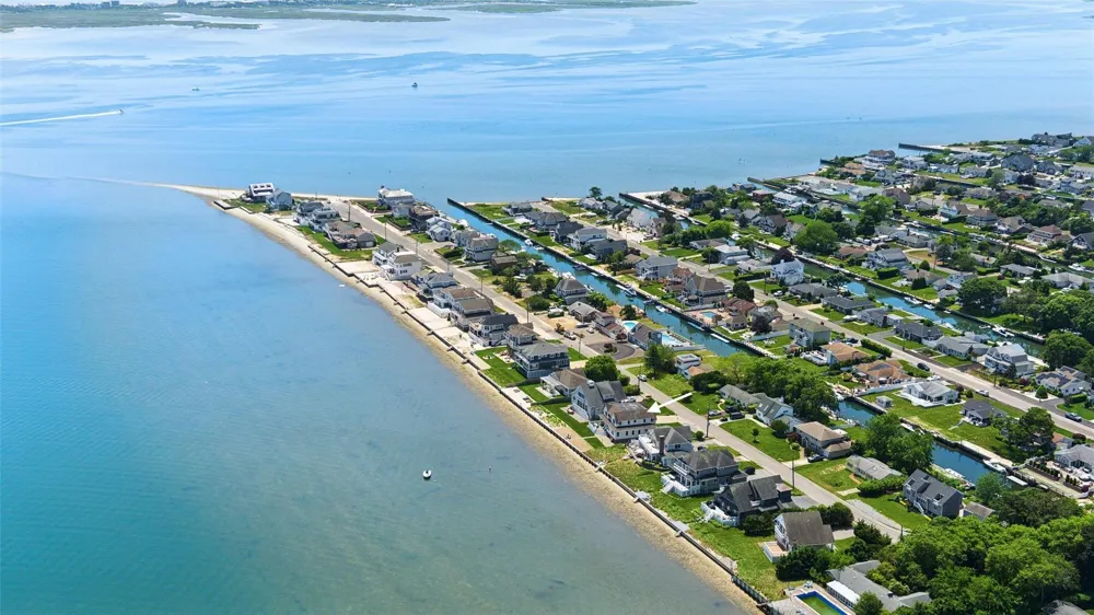 9 Shinnecock Road East Quogue, NY 11942