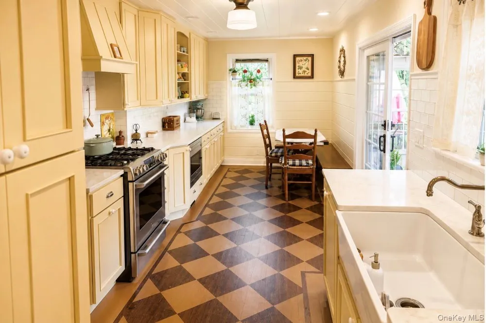 158 Wilson Avenue Westbury, NY 11590