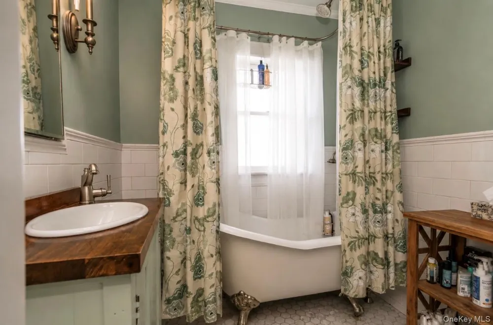158 Wilson Avenue Westbury, NY 11590