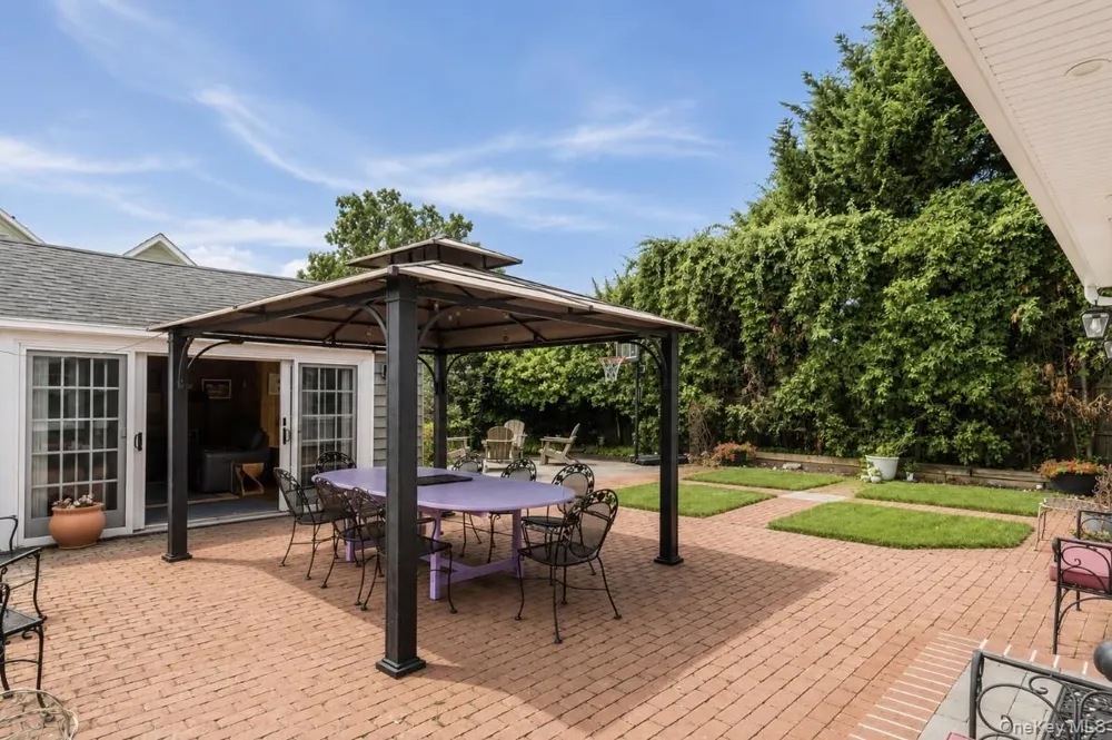 158 Wilson Avenue Westbury, NY 11590