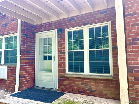 4 Colonial Road #100