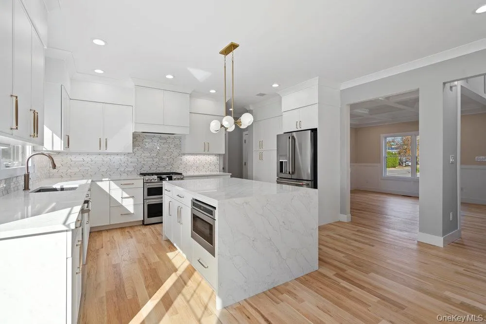 45 Bond Lane Hicksville, NY 11801