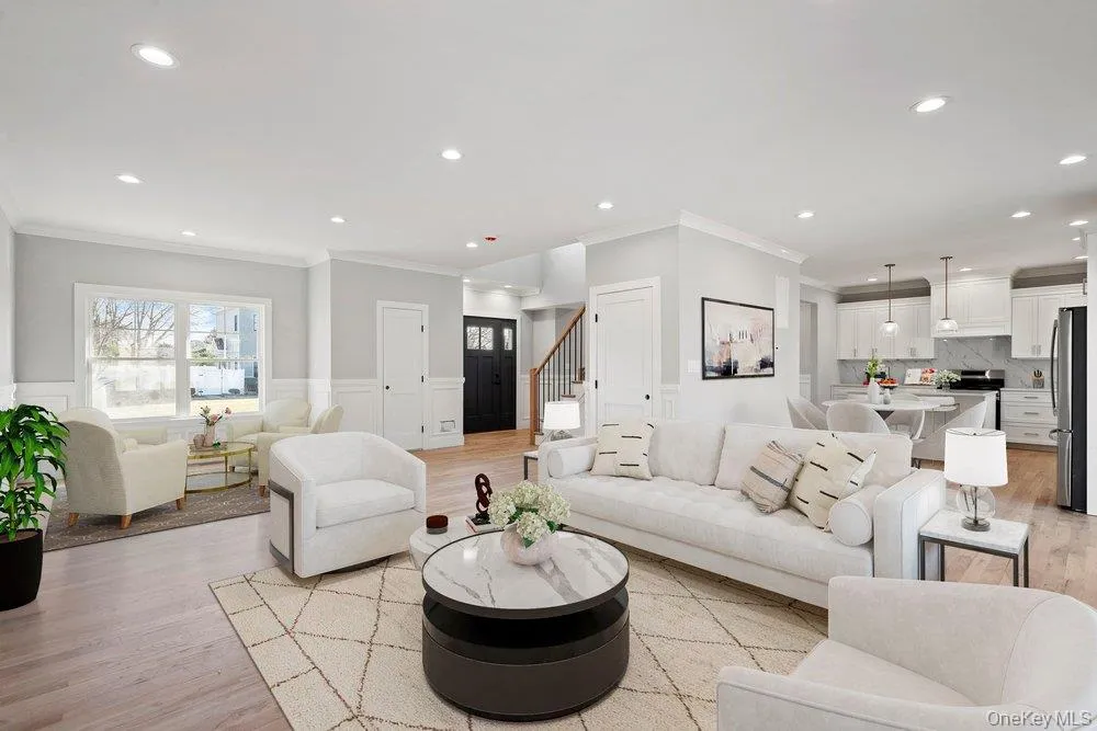45 Bond Lane Hicksville, NY 11801
