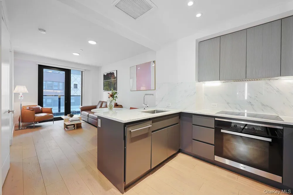 300 W 30th Street #10D New York (Manhattan), NY 10001