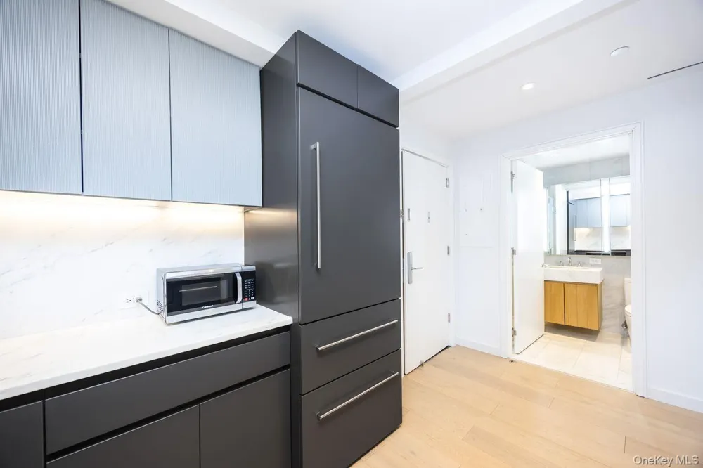 300 W 30th Street #10D New York (Manhattan), NY 10001