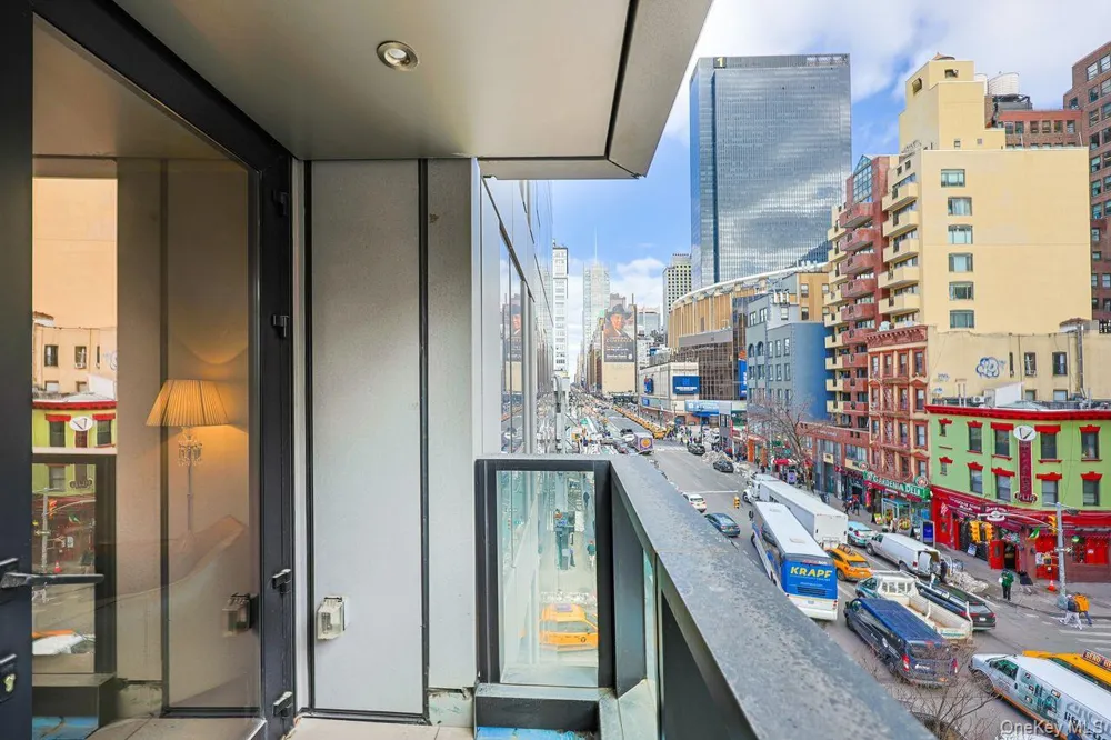 300 W 30th Street #10D New York (Manhattan), NY 10001