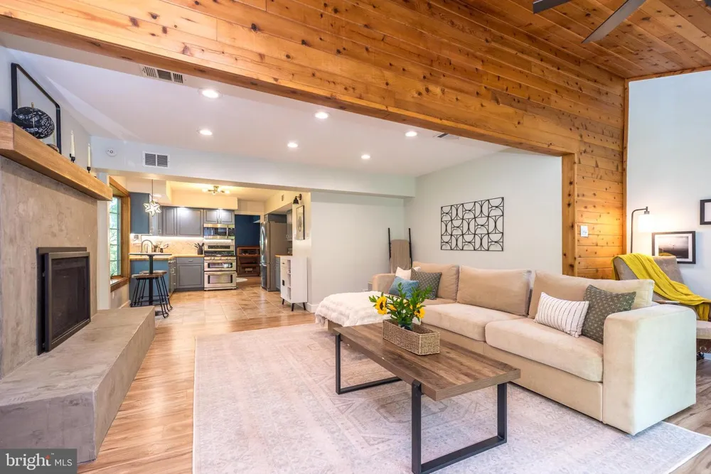 2045 FOSTER ROAD Hatfield, PA 19440