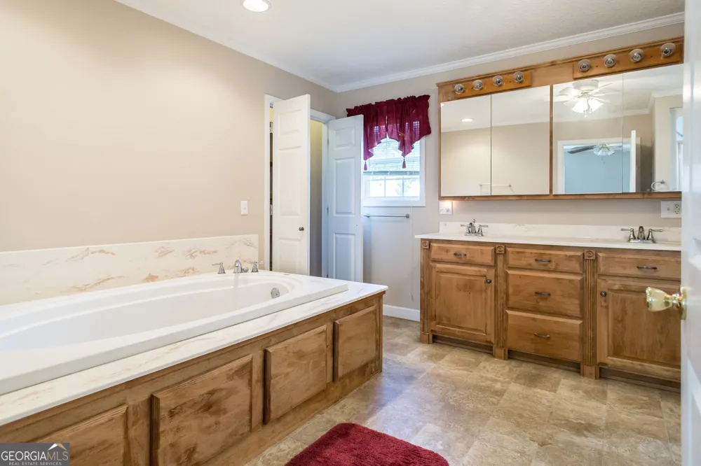 596 Teakwood RD Alma, GA 31510
