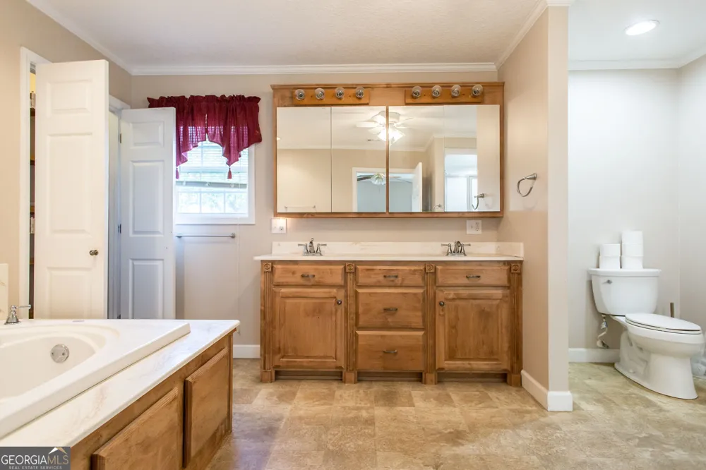 596 Teakwood RD Alma, GA 31510