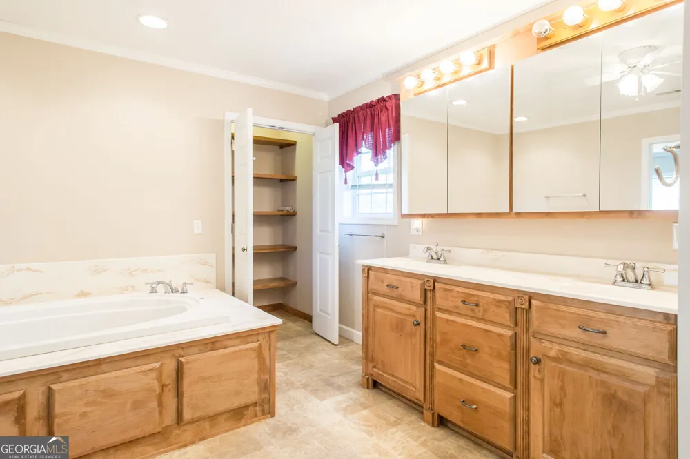 596 Teakwood RD Alma, GA 31510