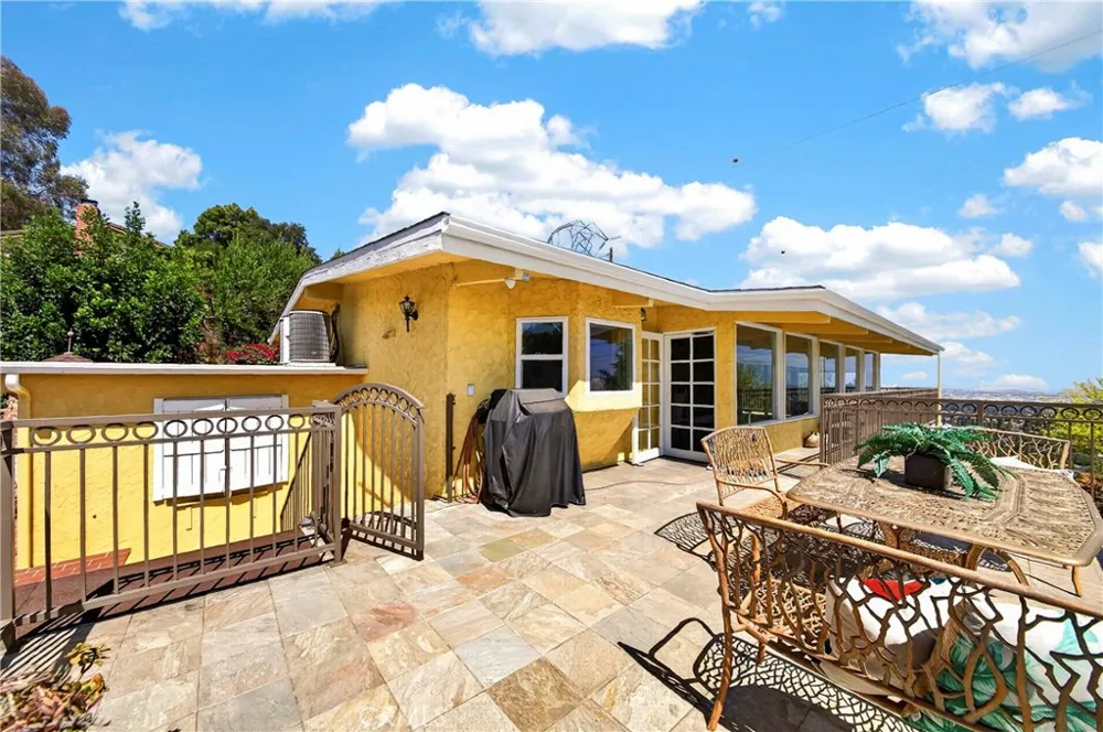 401 1/2 W. Skyline Drive La Habra Heights, CA 90631