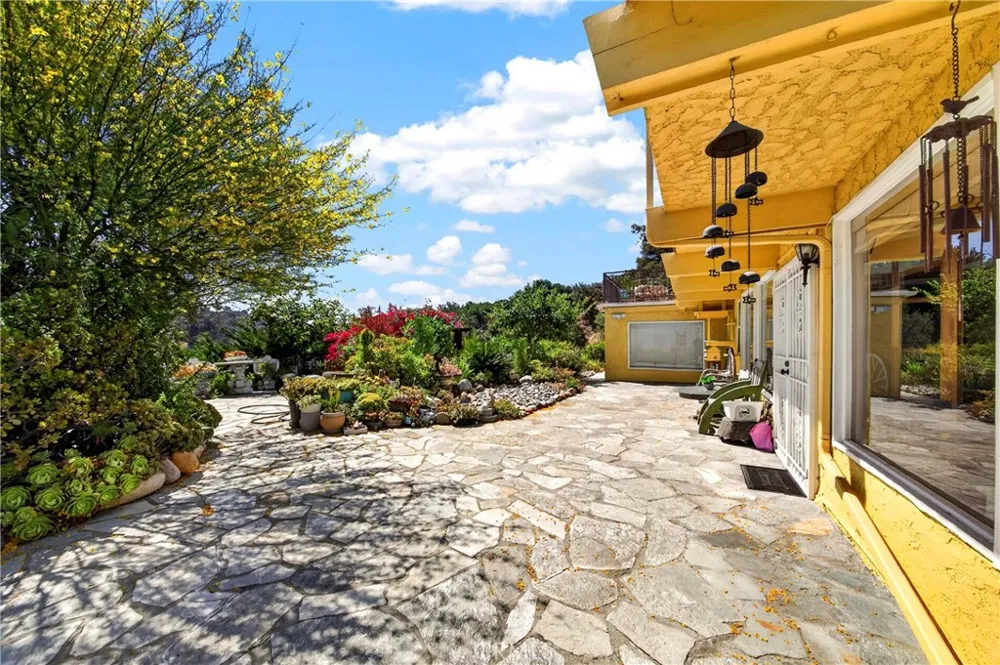 401 1/2 W. Skyline Drive La Habra Heights, CA 90631