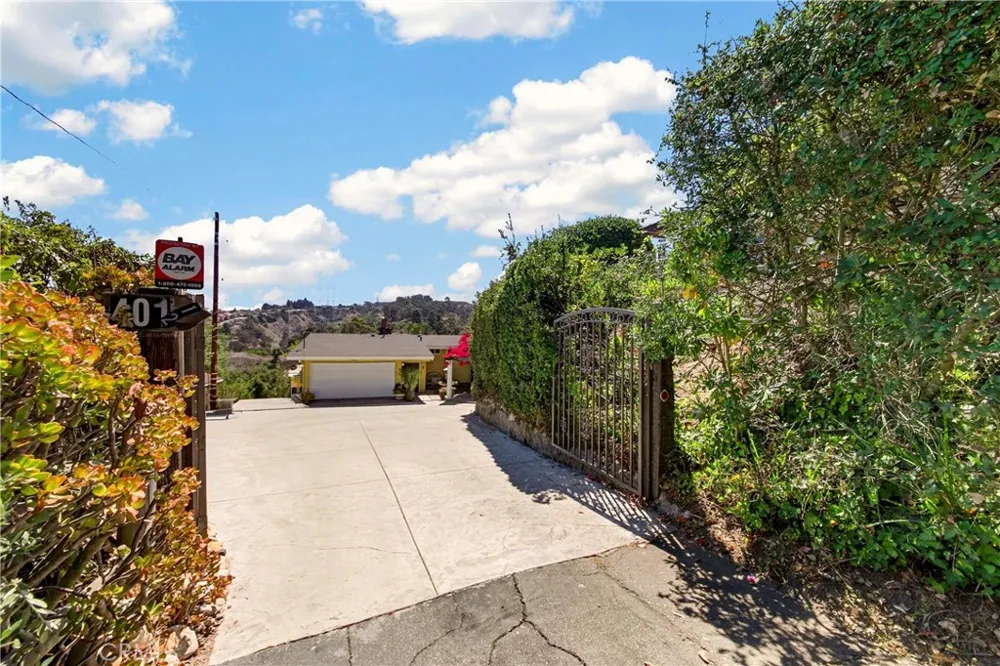 401 1/2 W. Skyline Drive La Habra Heights, CA 90631