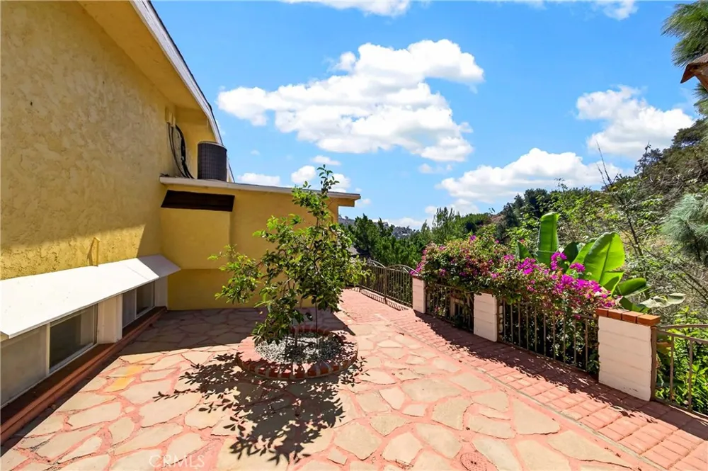 401 1/2 W. Skyline Drive La Habra Heights, CA 90631