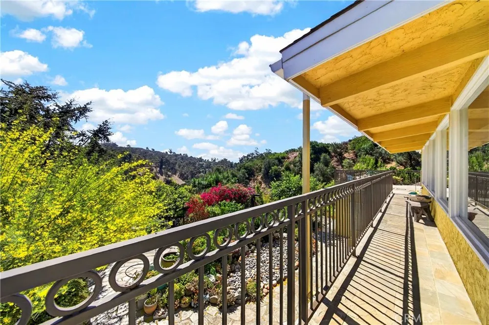 401 1/2 W. Skyline Drive La Habra Heights, CA 90631